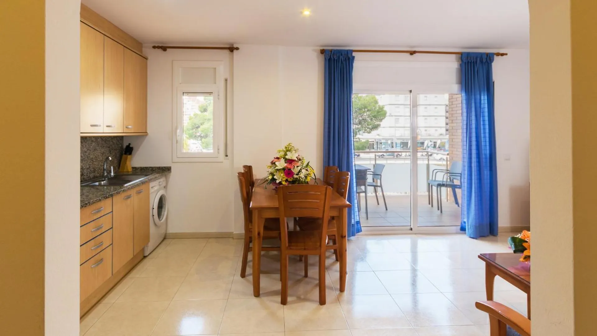 Apartment Schoene Wohnung Mit Terrasse Und Pool Nahe Dem Strand Und Geschaeften Inmosantos Daniel Tipob Roses Spain
