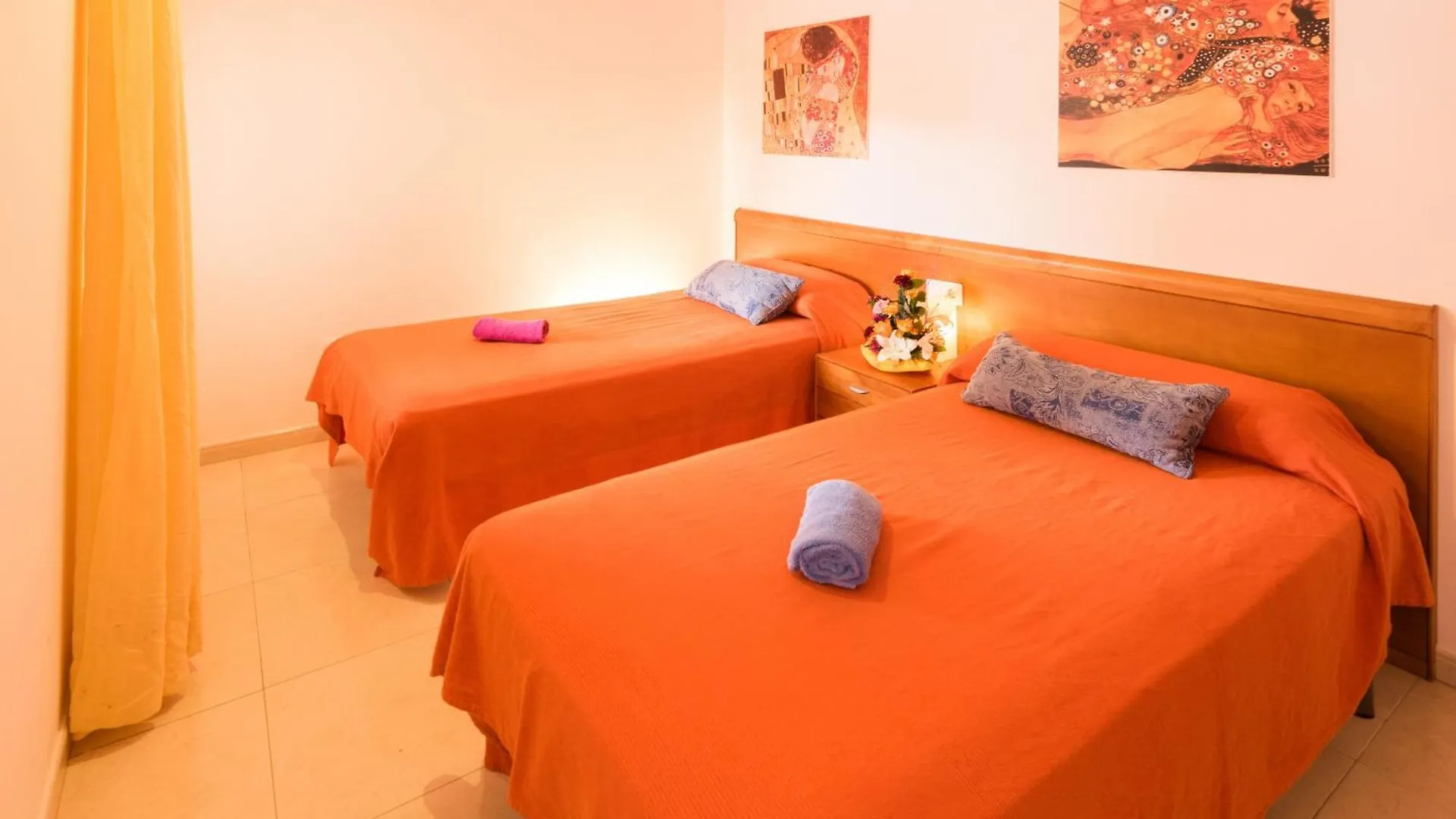 Schoene Wohnung Mit Terrasse Und Pool Nahe Dem Strand Und Geschaeften Inmosantos Daniel Tipob Roses Apartment