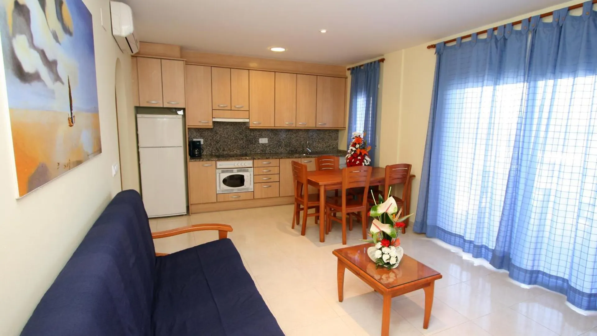 Schoene Wohnung Mit Terrasse Und Pool Nahe Dem Strand Und Geschaeften Inmosantos Daniel Tipob Roses