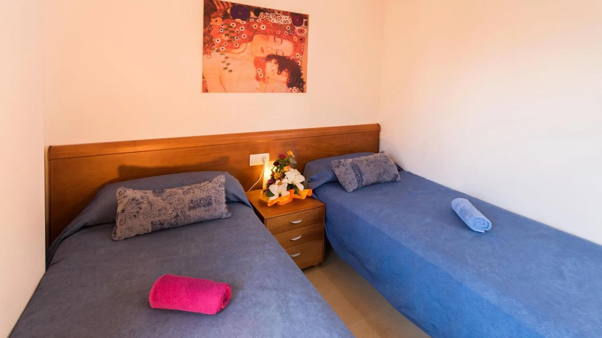 Schoene Wohnung Mit Terrasse Und Pool Nahe Dem Strand Und Geschaeften Inmosantos Daniel Tipob Roses Spain