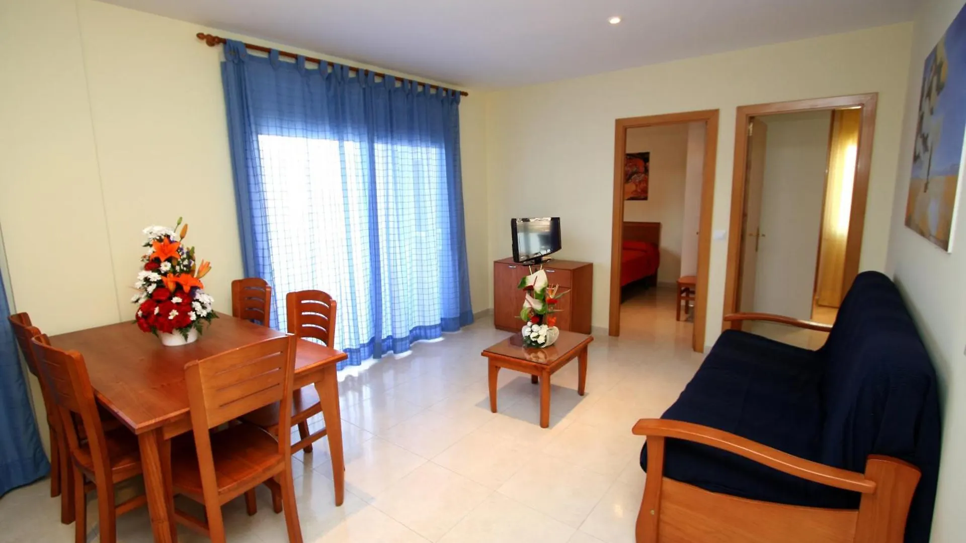 Apartament Schoene Wohnung Mit Terrasse Und Pool Nahe Dem Strand Und Geschaeften Inmosantos Daniel Tipob Roses