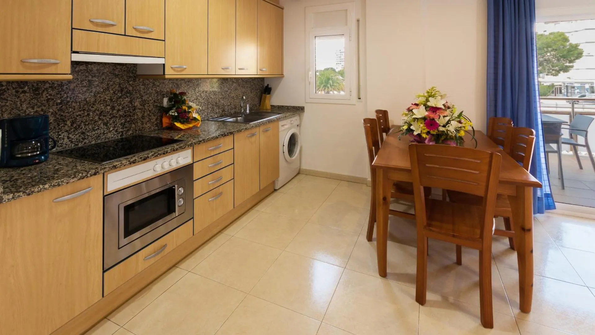 Schoene Wohnung Mit Terrasse Und Pool Nahe Dem Strand Und Geschaeften Inmosantos Daniel Tipob Roses