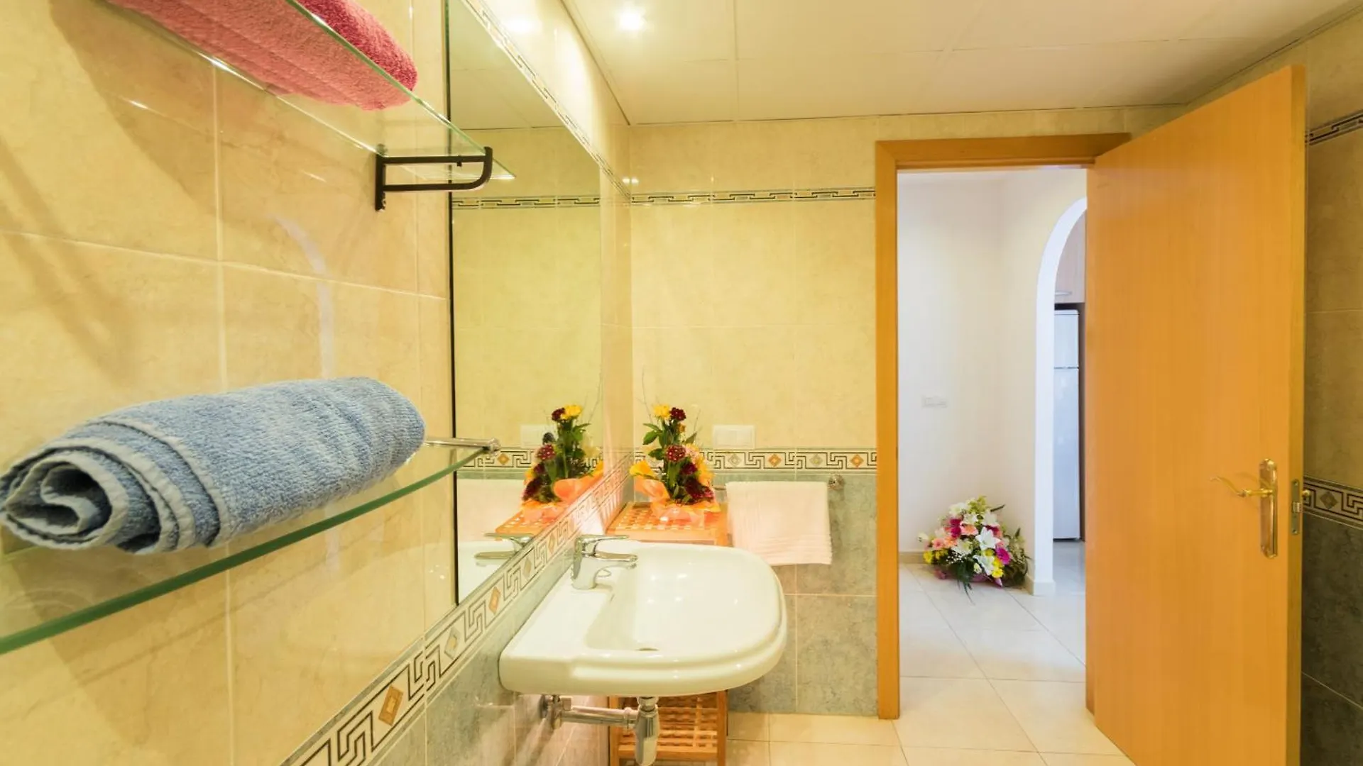 Apartament Schoene Wohnung Mit Terrasse Und Pool Nahe Dem Strand Und Geschaeften Inmosantos Daniel Tipob Roses